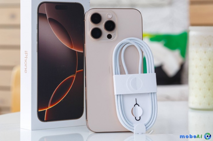 فتح علبة iPhone 16 Pro Max