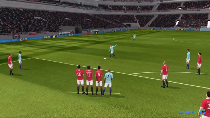تُقدّم لعبة Dream League Soccer (DLS) تجربة رائعة لكرة القدم على الهواتف المحمولة، حيث تجمع بين أسلوب اللعب الاستراتيجي، وخيارات التخصيص المتعددة، والإثارة التنافسية في آنٍ واحد. تُركز اللعبة بشكل أساسي على إنشاء وإدارة فريق أحلامك، مما يسمح لك بالغوص في عالم كرة القدم وتكوين فريقك من الصفر.